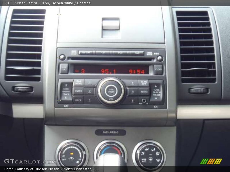Aspen White / Charcoal 2012 Nissan Sentra 2.0 SR