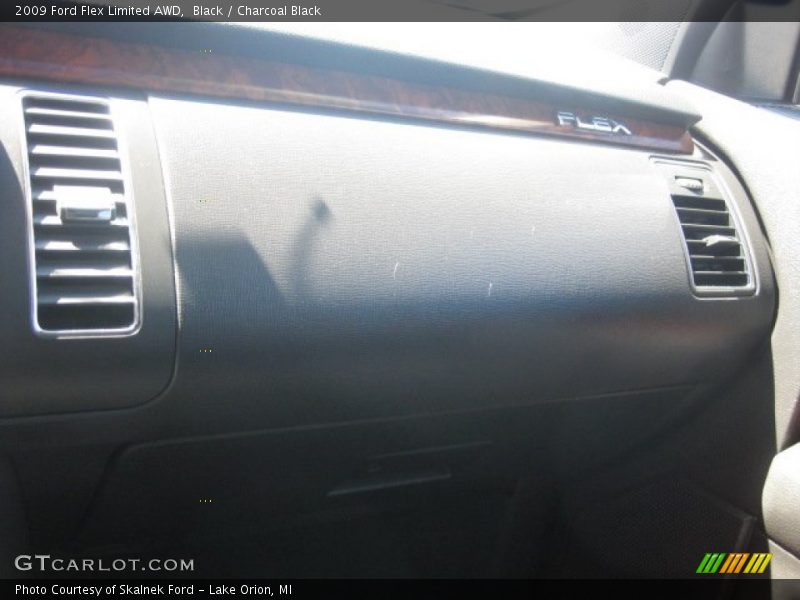 Black / Charcoal Black 2009 Ford Flex Limited AWD