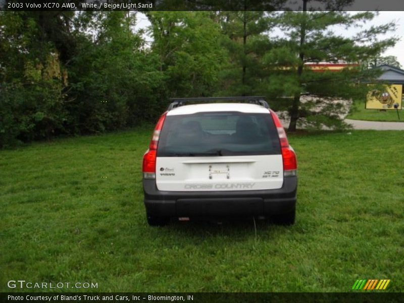 White / Beige/Light Sand 2003 Volvo XC70 AWD