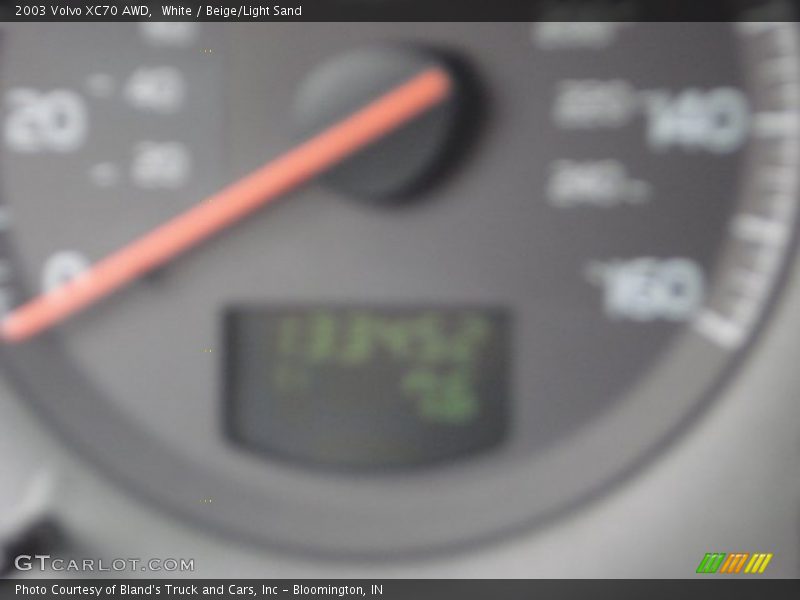 White / Beige/Light Sand 2003 Volvo XC70 AWD