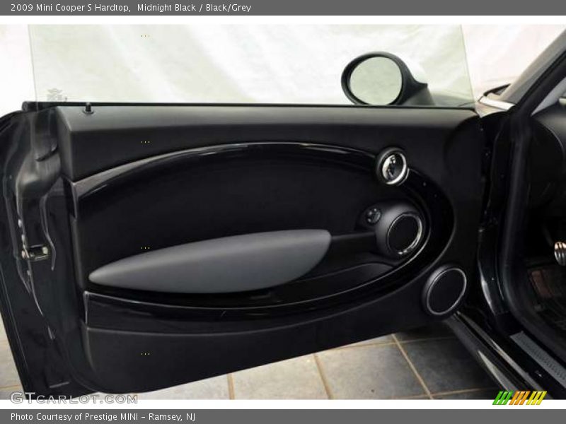 Door Panel of 2009 Cooper S Hardtop