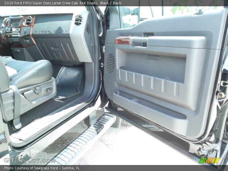 Door Panel of 2010 F450 Super Duty Lariat Crew Cab 4x4 Dually