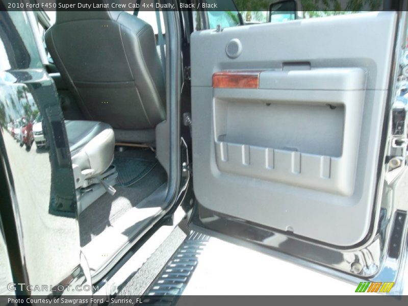 Door Panel of 2010 F450 Super Duty Lariat Crew Cab 4x4 Dually