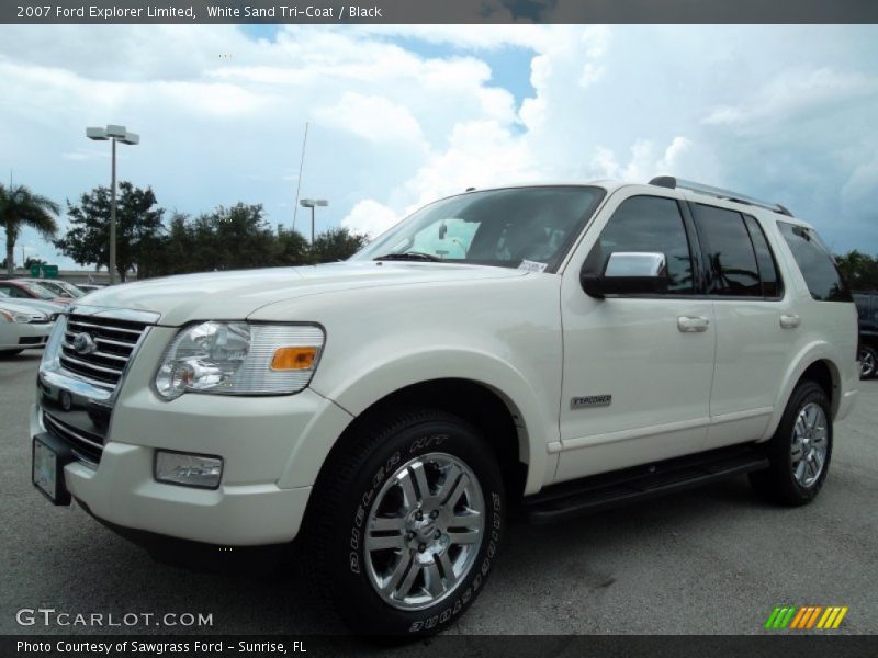 Front 3/4 View of 2007 Explorer Limited