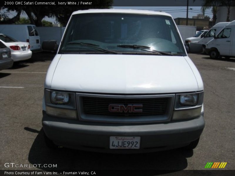 Ivory White / Pewter 2000 GMC Safari Commercial