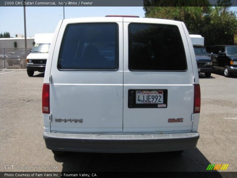 Ivory White / Pewter 2000 GMC Safari Commercial