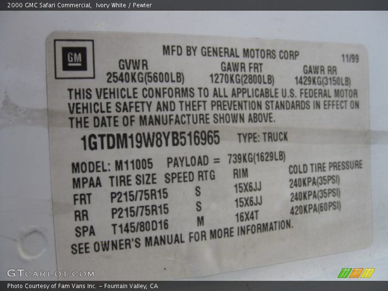 Ivory White / Pewter 2000 GMC Safari Commercial