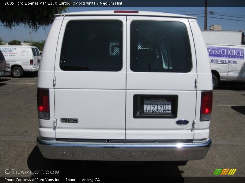 Oxford White / Medium Flint 2005 Ford E Series Van E150 Cargo