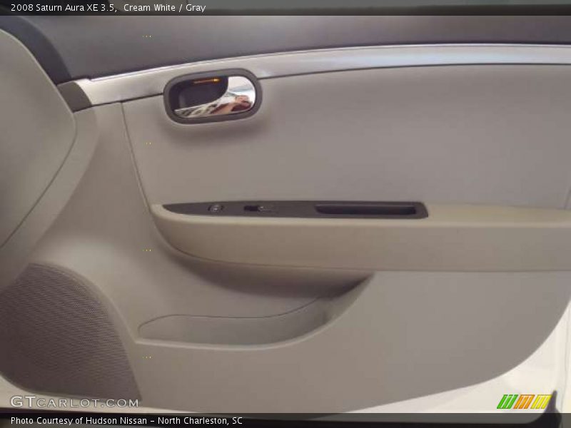 Cream White / Gray 2008 Saturn Aura XE 3.5