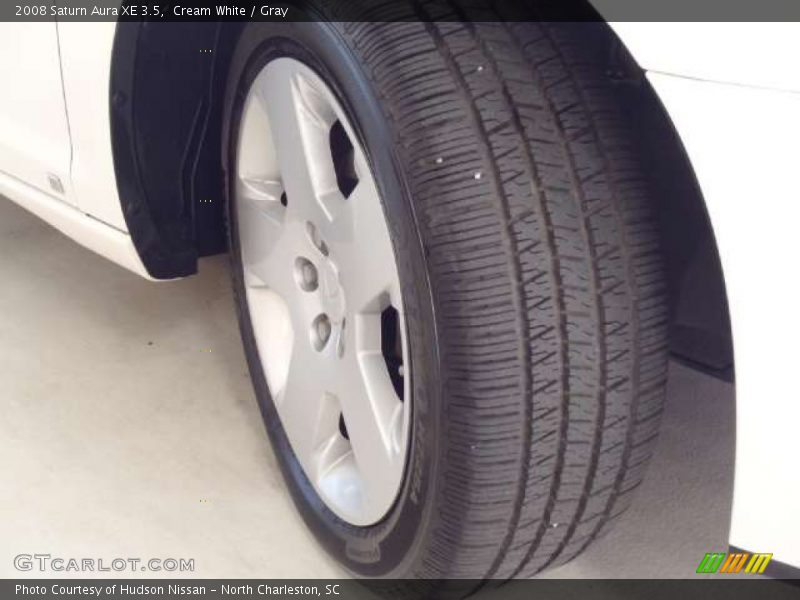 Cream White / Gray 2008 Saturn Aura XE 3.5