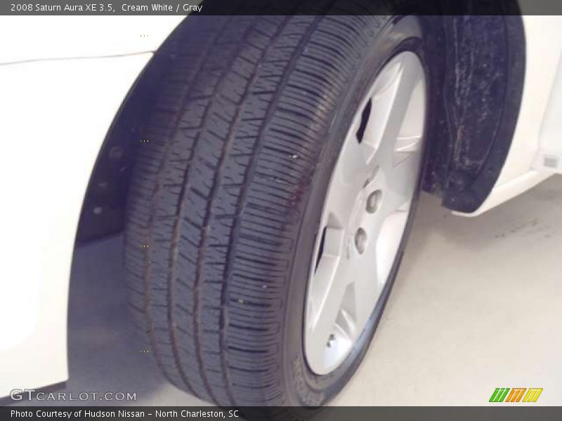 Cream White / Gray 2008 Saturn Aura XE 3.5