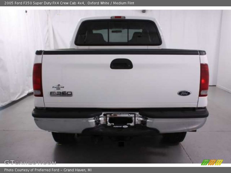 Oxford White / Medium Flint 2005 Ford F350 Super Duty FX4 Crew Cab 4x4