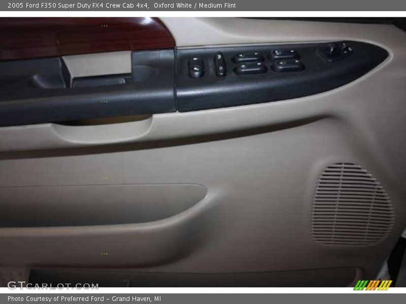 Oxford White / Medium Flint 2005 Ford F350 Super Duty FX4 Crew Cab 4x4