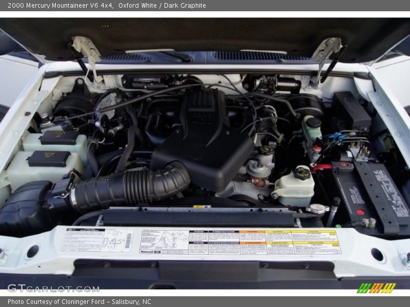 Oxford White / Dark Graphite 2000 Mercury Mountaineer V6 4x4