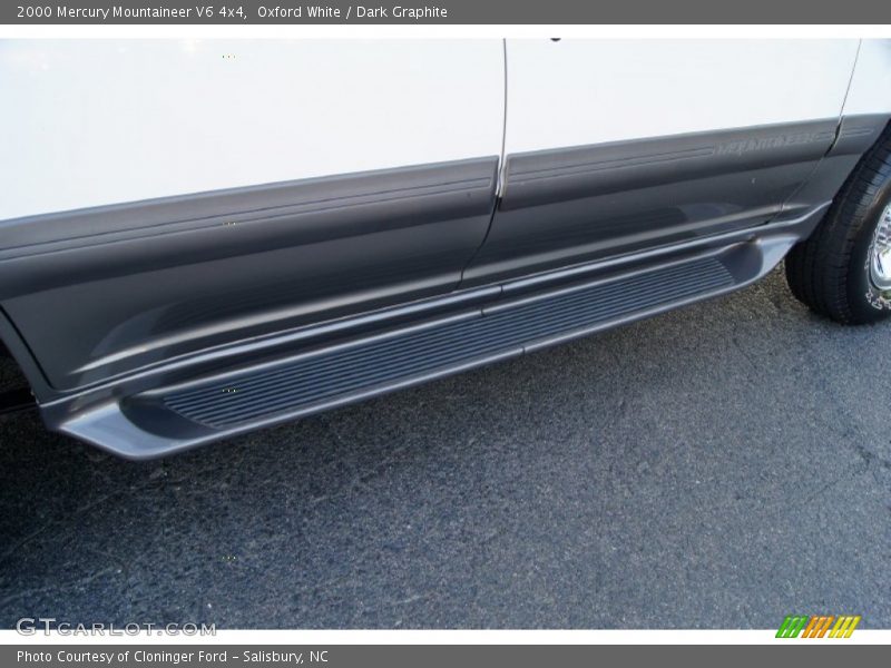 Oxford White / Dark Graphite 2000 Mercury Mountaineer V6 4x4