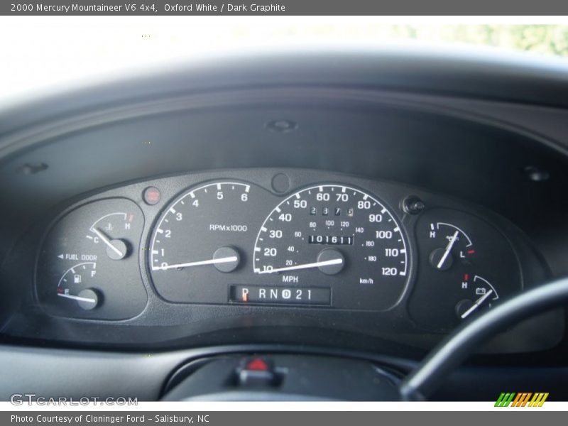 Oxford White / Dark Graphite 2000 Mercury Mountaineer V6 4x4