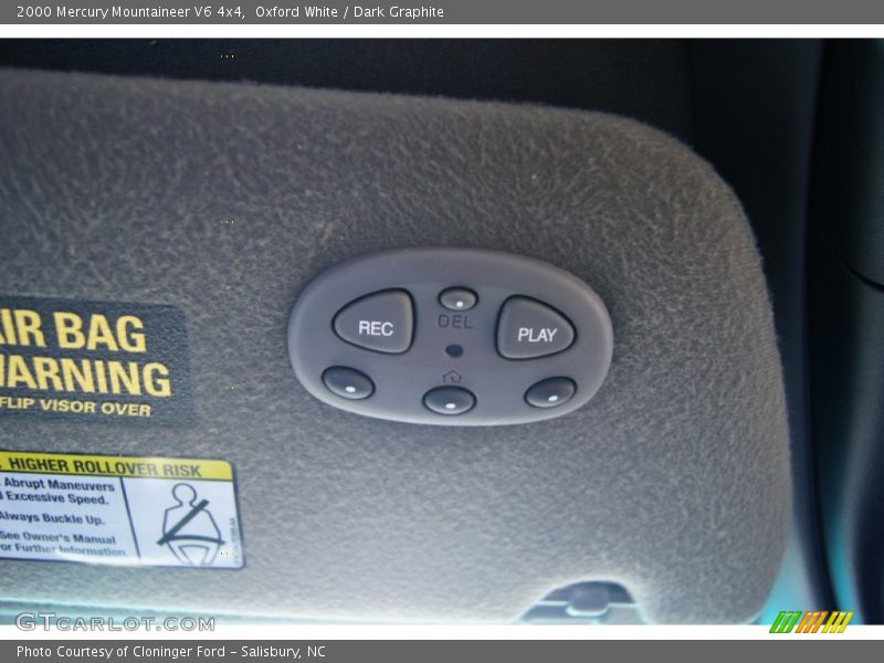 Oxford White / Dark Graphite 2000 Mercury Mountaineer V6 4x4