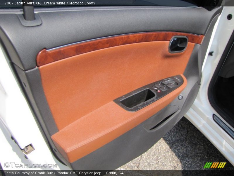 Cream White / Morocco Brown 2007 Saturn Aura XR