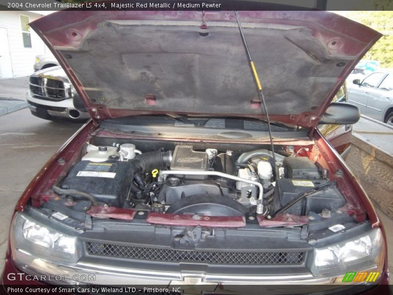 Majestic Red Metallic / Medium Pewter 2004 Chevrolet TrailBlazer LS 4x4