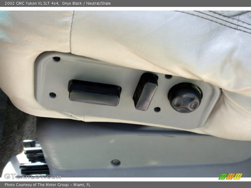 Onyx Black / Neutral/Shale 2002 GMC Yukon XL SLT 4x4