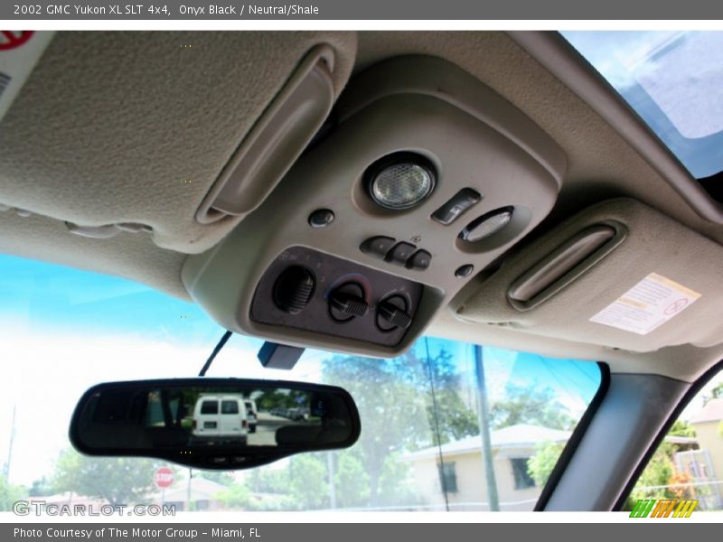 Onyx Black / Neutral/Shale 2002 GMC Yukon XL SLT 4x4