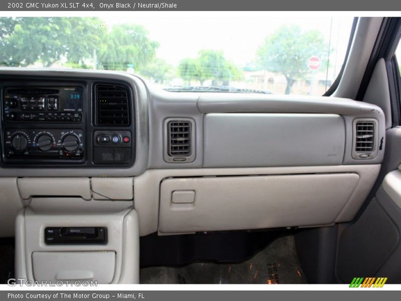 Onyx Black / Neutral/Shale 2002 GMC Yukon XL SLT 4x4