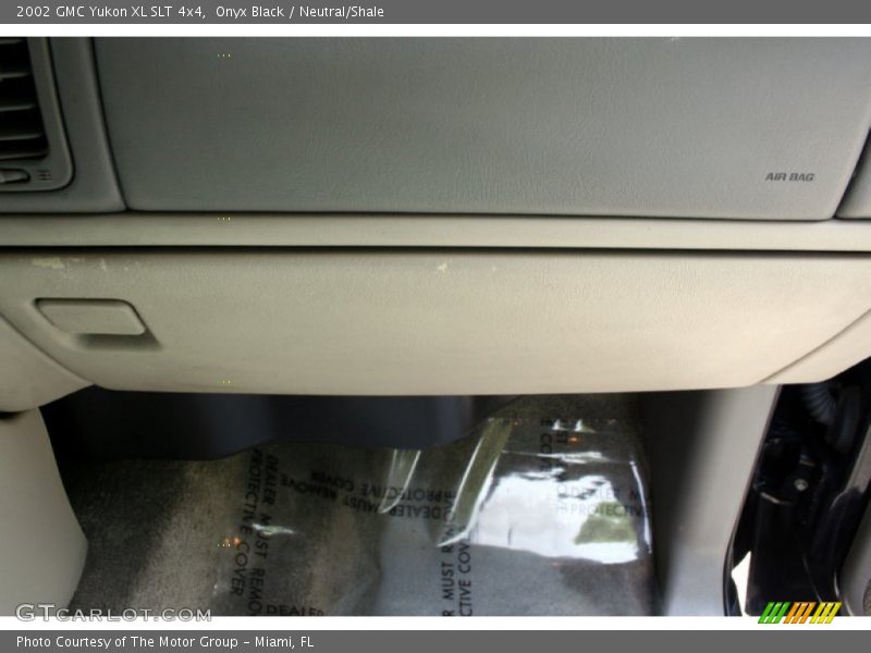 Onyx Black / Neutral/Shale 2002 GMC Yukon XL SLT 4x4