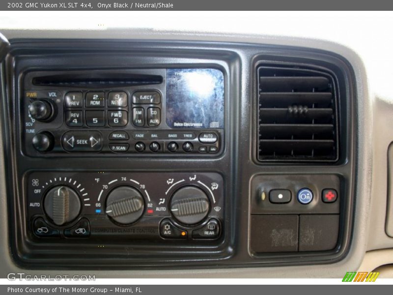 Onyx Black / Neutral/Shale 2002 GMC Yukon XL SLT 4x4