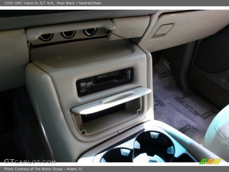 Onyx Black / Neutral/Shale 2002 GMC Yukon XL SLT 4x4