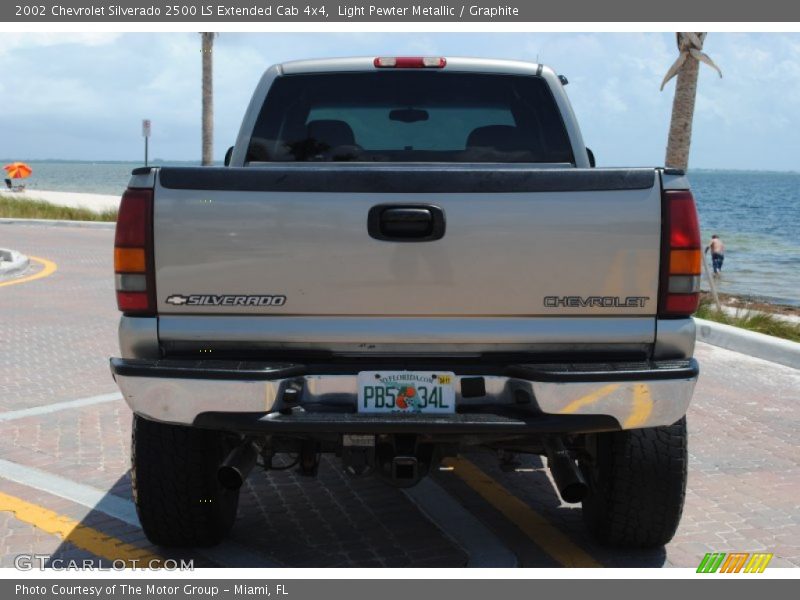 Light Pewter Metallic / Graphite 2002 Chevrolet Silverado 2500 LS Extended Cab 4x4
