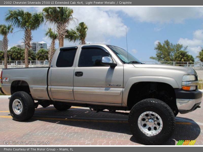 Light Pewter Metallic / Graphite 2002 Chevrolet Silverado 2500 LS Extended Cab 4x4