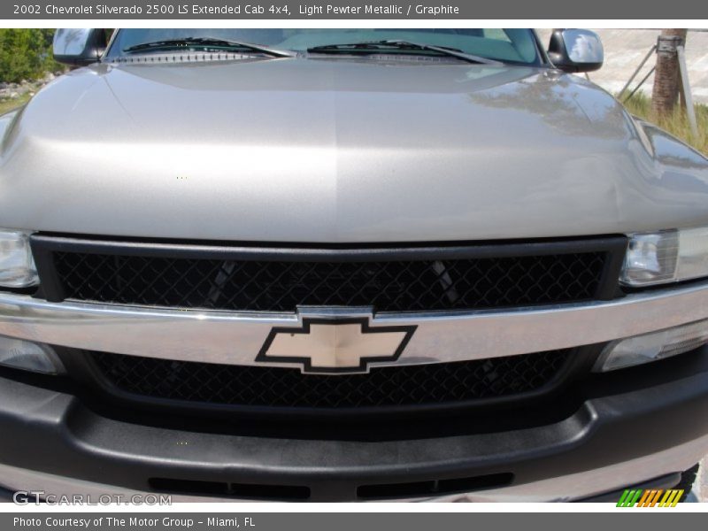 Light Pewter Metallic / Graphite 2002 Chevrolet Silverado 2500 LS Extended Cab 4x4
