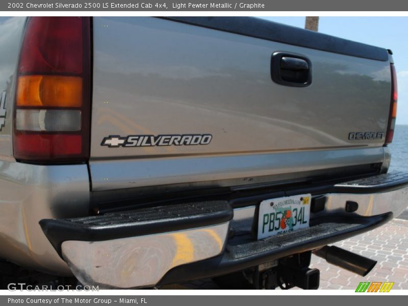 Light Pewter Metallic / Graphite 2002 Chevrolet Silverado 2500 LS Extended Cab 4x4