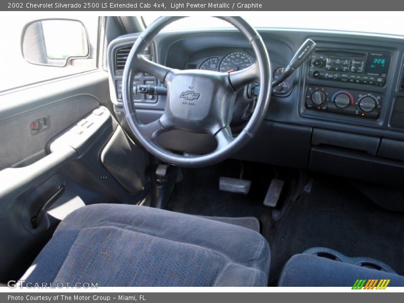 Light Pewter Metallic / Graphite 2002 Chevrolet Silverado 2500 LS Extended Cab 4x4