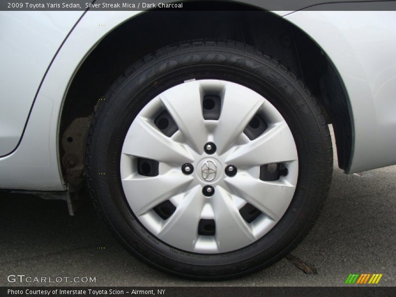 Silver Streak Mica / Dark Charcoal 2009 Toyota Yaris Sedan