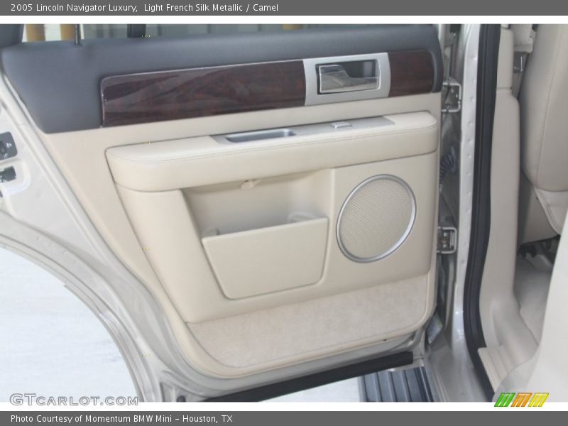 Light French Silk Metallic / Camel 2005 Lincoln Navigator Luxury