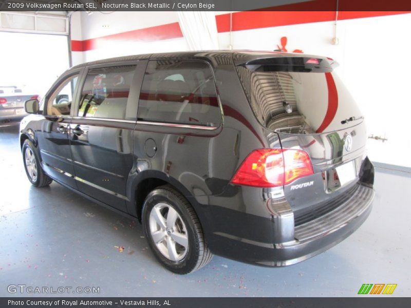 Nocturne Black Metallic / Ceylon Beige 2009 Volkswagen Routan SEL