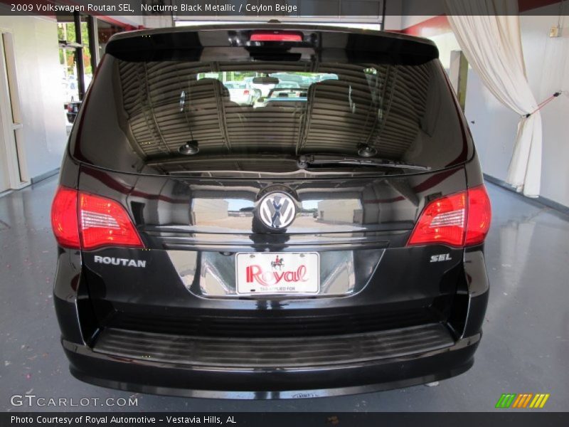 Nocturne Black Metallic / Ceylon Beige 2009 Volkswagen Routan SEL