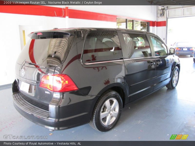 Nocturne Black Metallic / Ceylon Beige 2009 Volkswagen Routan SEL