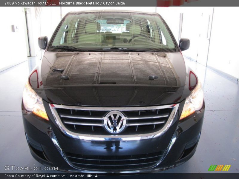Nocturne Black Metallic / Ceylon Beige 2009 Volkswagen Routan SEL
