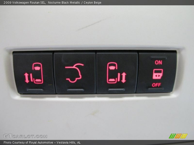 Nocturne Black Metallic / Ceylon Beige 2009 Volkswagen Routan SEL