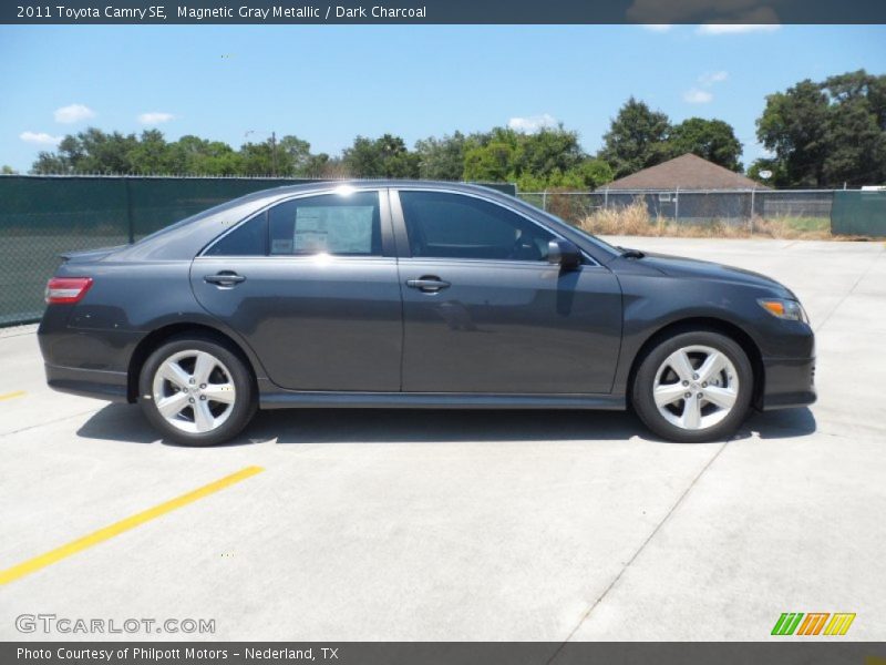 Magnetic Gray Metallic / Dark Charcoal 2011 Toyota Camry SE