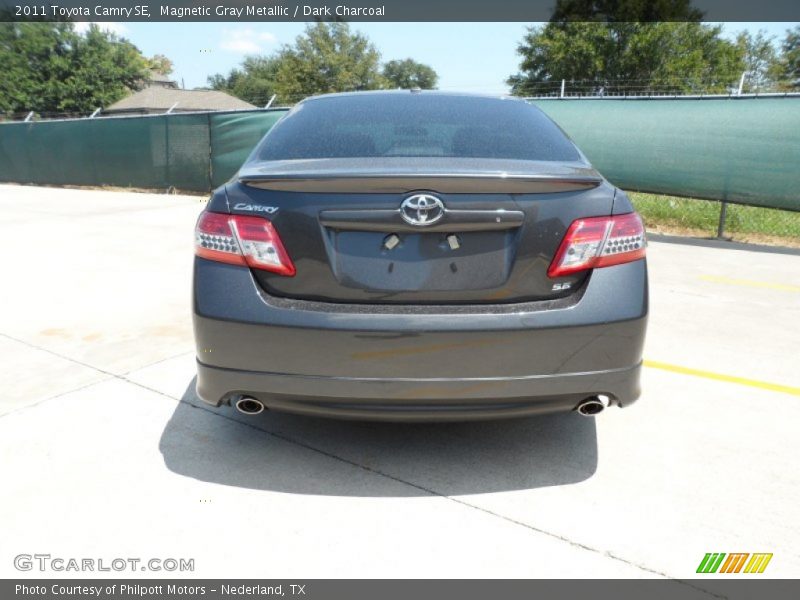 Magnetic Gray Metallic / Dark Charcoal 2011 Toyota Camry SE