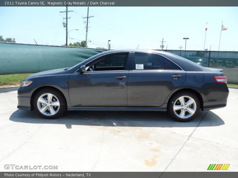 Magnetic Gray Metallic / Dark Charcoal 2011 Toyota Camry SE