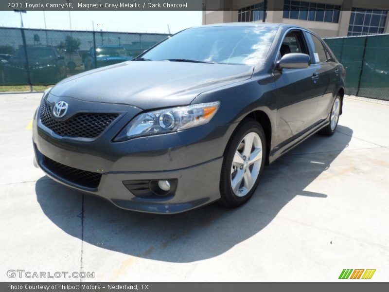Magnetic Gray Metallic / Dark Charcoal 2011 Toyota Camry SE