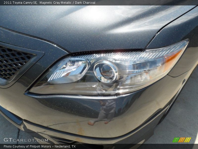Magnetic Gray Metallic / Dark Charcoal 2011 Toyota Camry SE