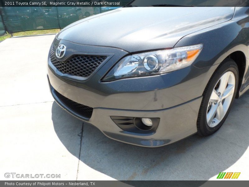 Magnetic Gray Metallic / Dark Charcoal 2011 Toyota Camry SE
