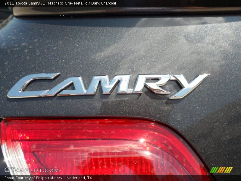 Magnetic Gray Metallic / Dark Charcoal 2011 Toyota Camry SE