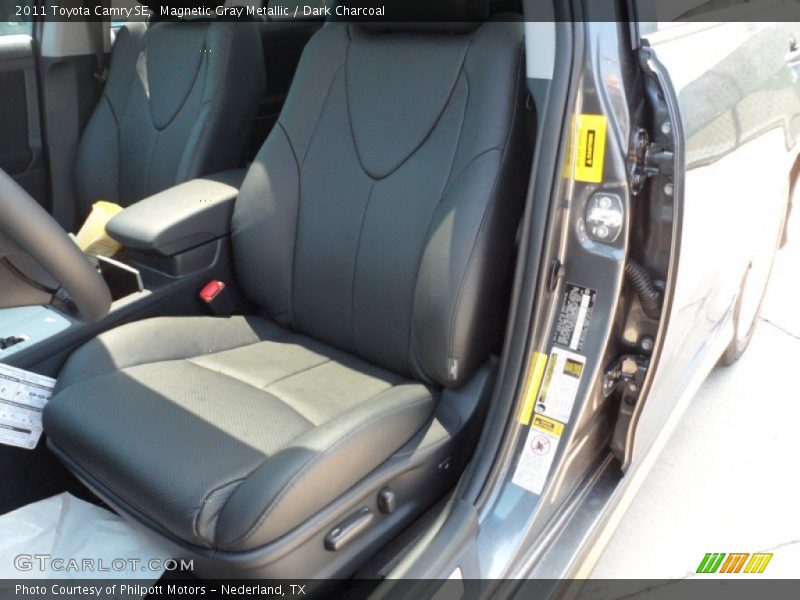 Magnetic Gray Metallic / Dark Charcoal 2011 Toyota Camry SE