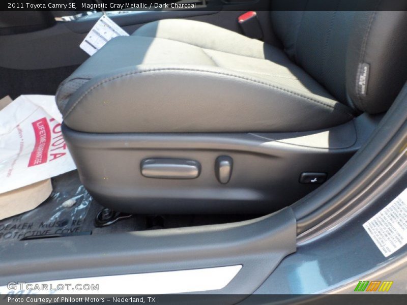 Magnetic Gray Metallic / Dark Charcoal 2011 Toyota Camry SE